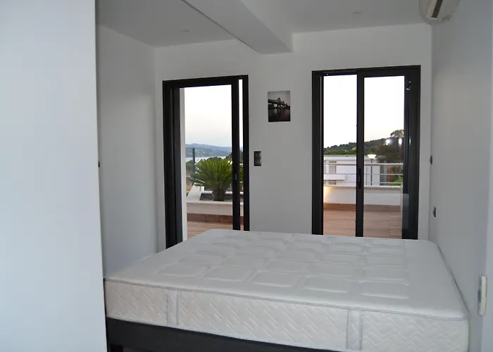 Апарт-отель Les Jardins Du