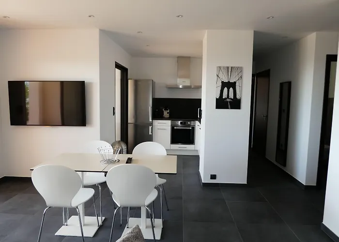 Апарт-отель Les Jardins Du